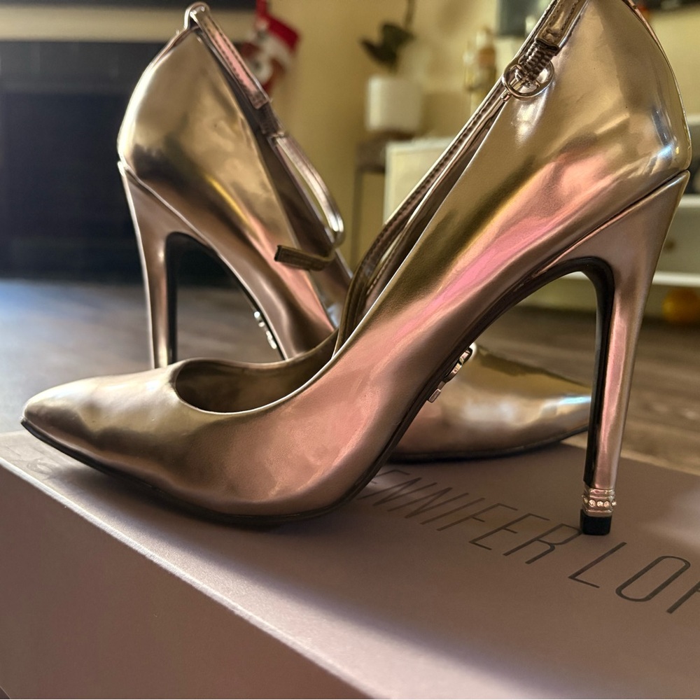Jennifer Lopez Shiny Gold Heels